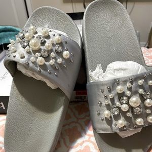 BEBE SLIDES!! MUST GO!!